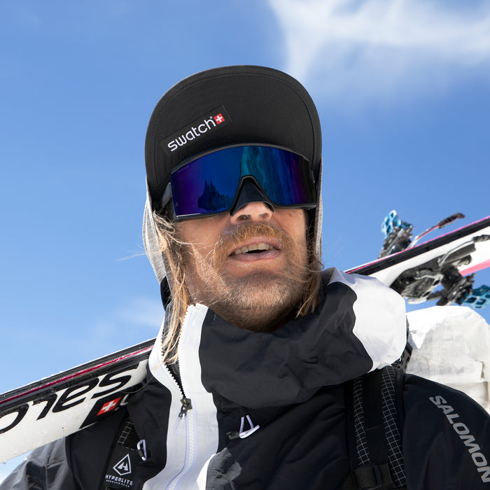 Pursuit Matte Black + ChromaPop Glacier Photochromic Copper Blue Mirror Lens