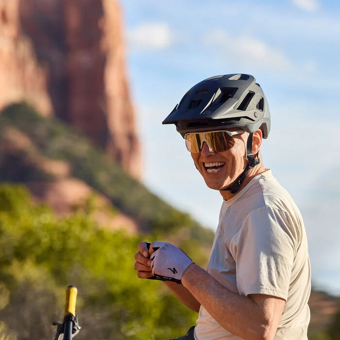 Motive Matte Bone + ChromaPop™ Black Gold Mirror