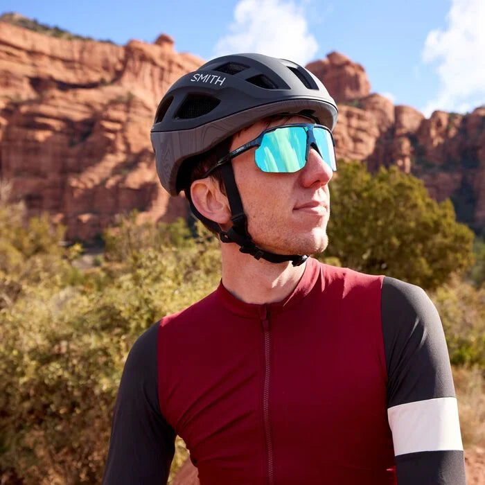 Motive Pacific Crystal + ChromaPop™ Opal Mirror