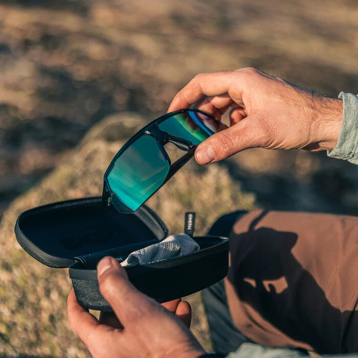 Motive Pacific Crystal + ChromaPop™ Opal Mirror