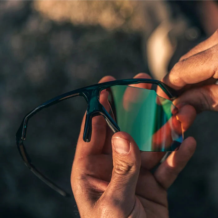 Motive Pacific Crystal + ChromaPop™ Opal Mirror