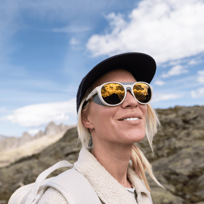 Venture Matte Bone + ChromaPop™ Glacier Photochromic Gold Mirror Lens