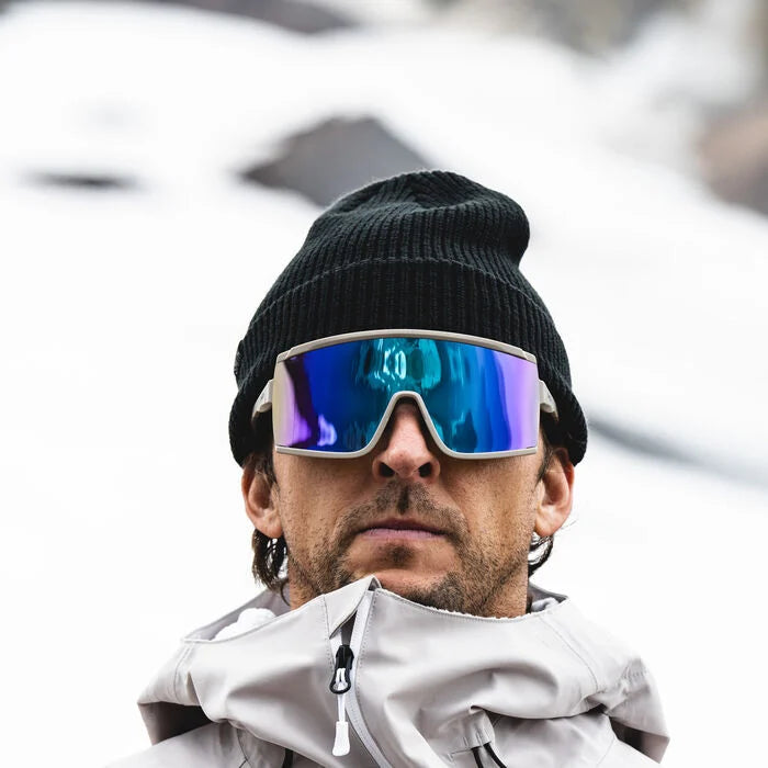 Pursuit Matte Summit + ChromaPop Glacier Photochromic Yellow Violet Mirror Lens