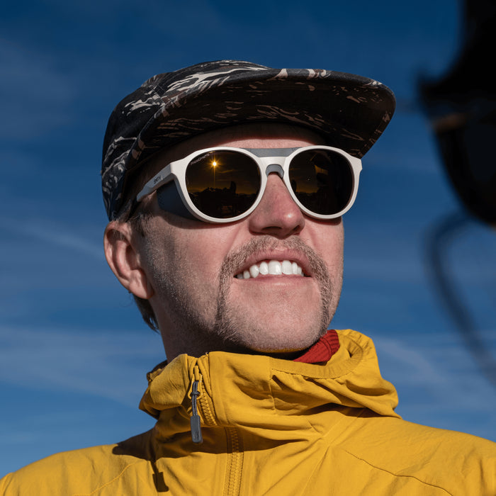 Venture Matte Bone + ChromaPop™ Glacier Photochromic Gold Mirror Lens